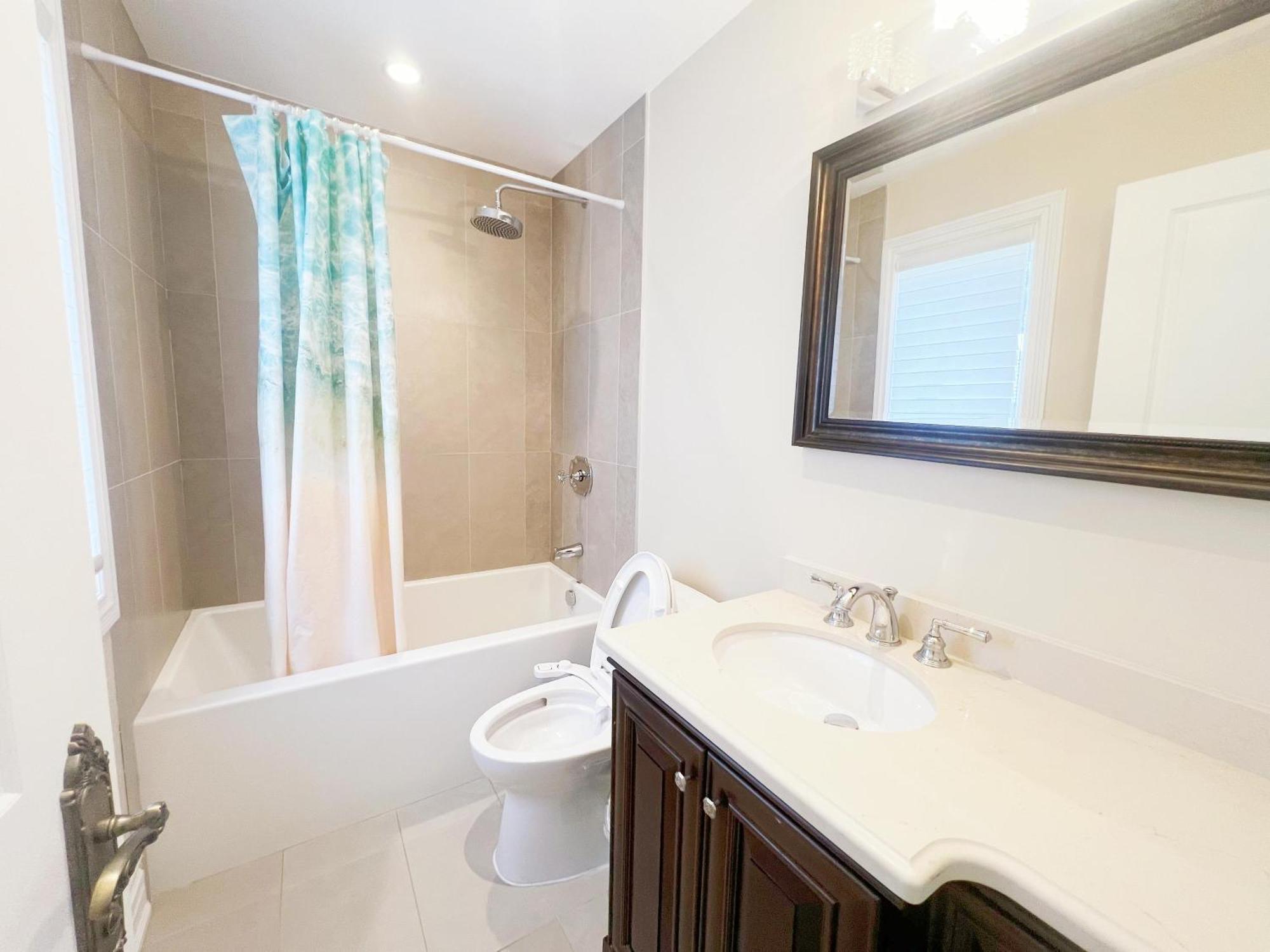 Gasthof Beautiful House Near North York Center *